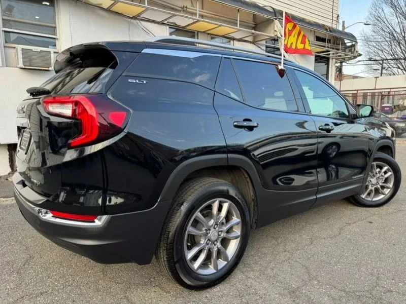 2023 GMC Terrain - Image 4 of 12