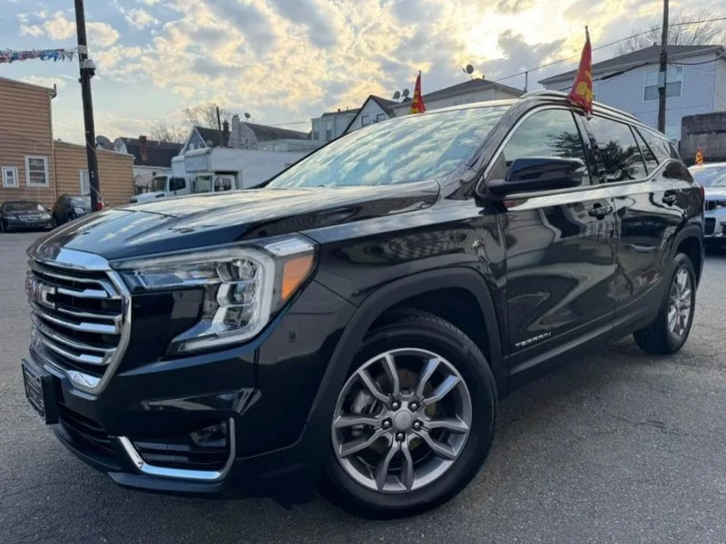 2023 GMC Terrain - Image 2 of 12
