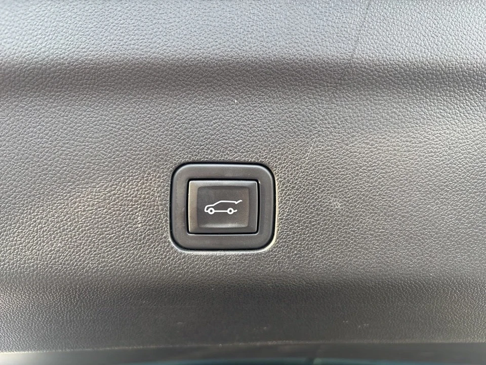 2023 GMC Yukon 5th Gen - Image 9 of 12
