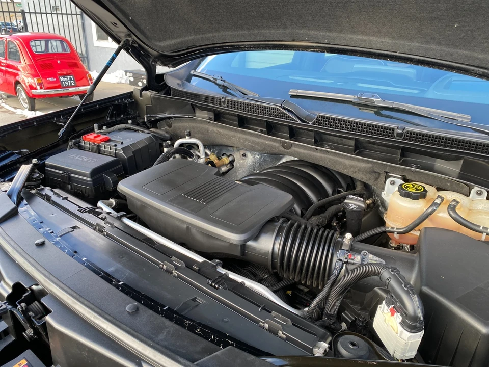 2023 GMC Yukon 5th Gen - Image 17 of 19