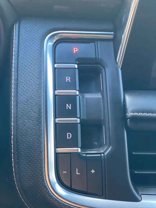 2023 GMC Yukon 5th Gen - Image 14 of 19