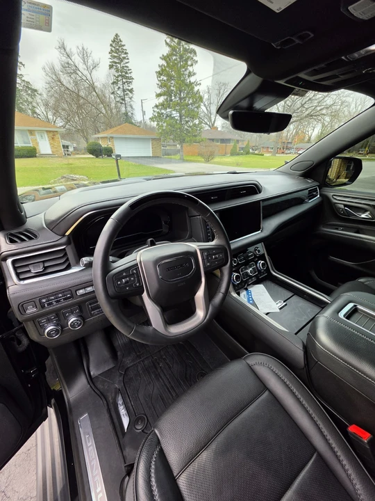 2023 GMC Yukon 5th Gen - Image 11 of 21