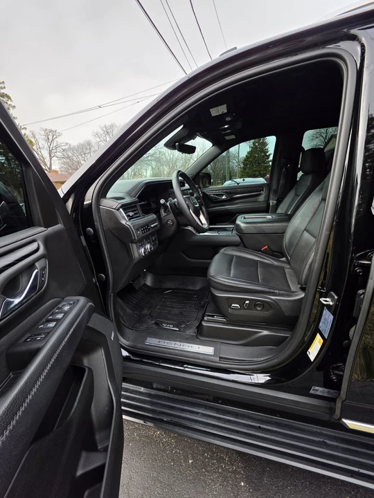 2023 GMC Yukon 5th Gen - Image 10 of 21