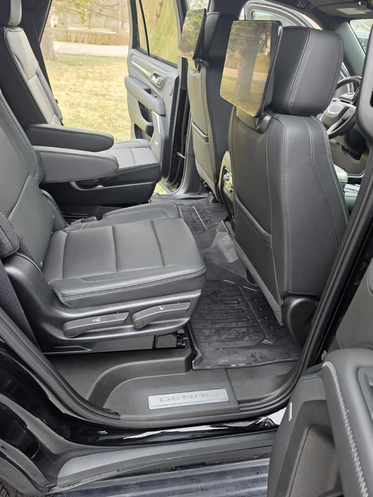 2023 GMC Yukon 5th Gen - Image 19 of 21