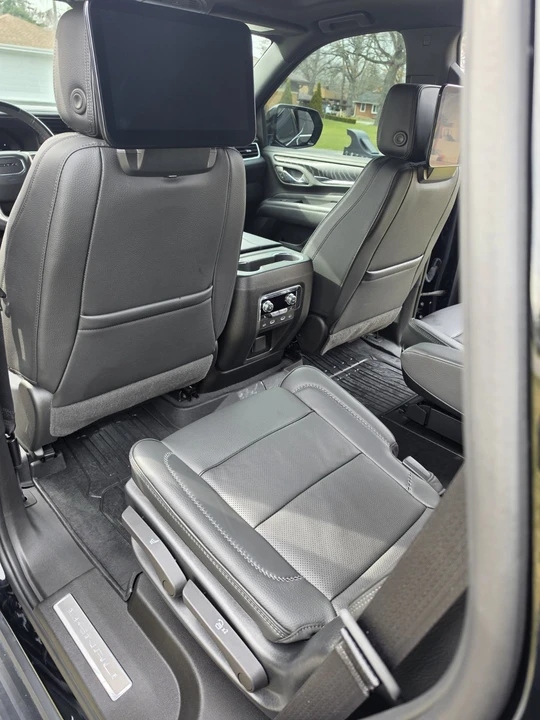 2023 GMC Yukon 5th Gen - Image 20 of 21