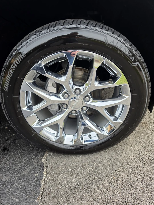 2023 GMC Yukon 5th Gen - Image 17 of 21