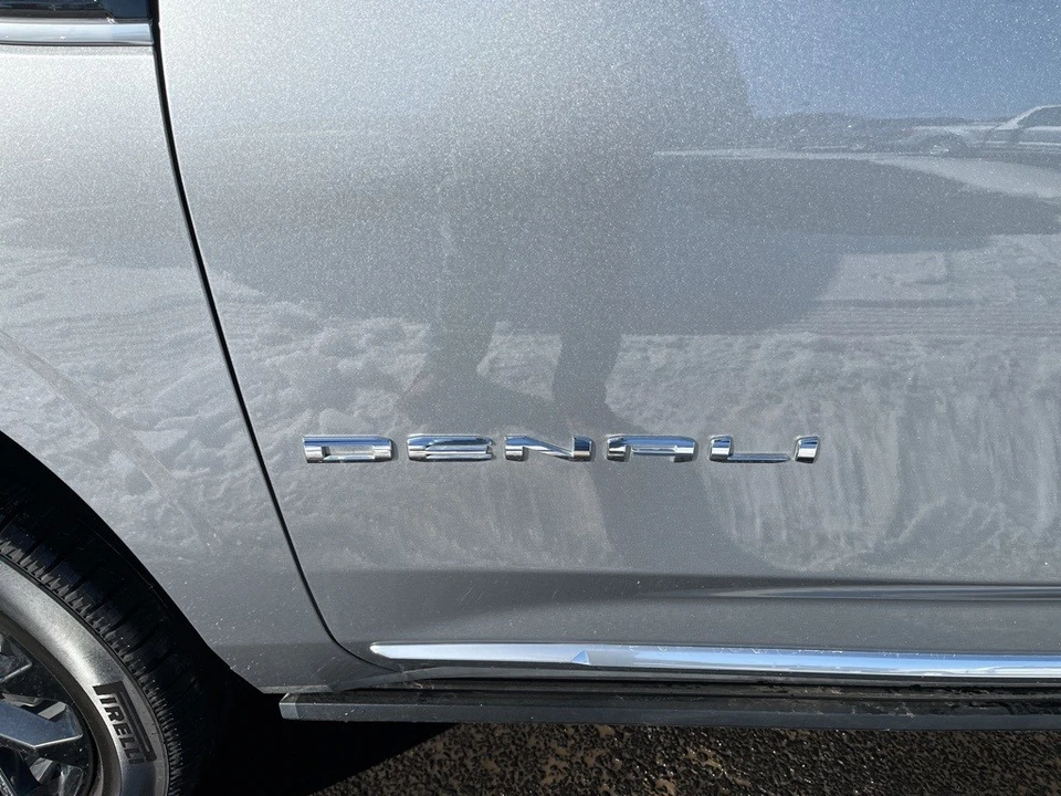 2023 GMC Yukon 5th Gen - Image 10 of 12