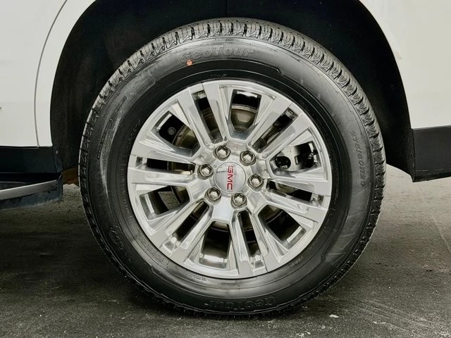 2023 GMC Yukon 5th Gen - Image 17 of 21