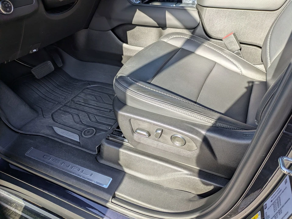 2023 GMC Yukon 5th Gen - Image 13 of 21
