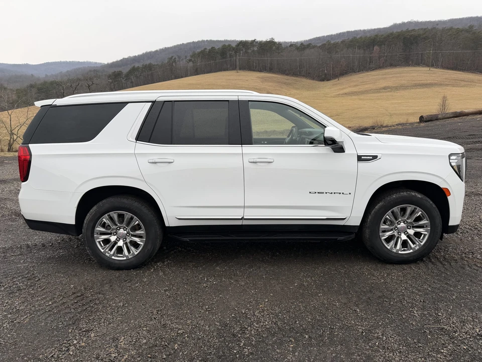 2023 GMC Yukon 5th Gen - Image 7 of 31