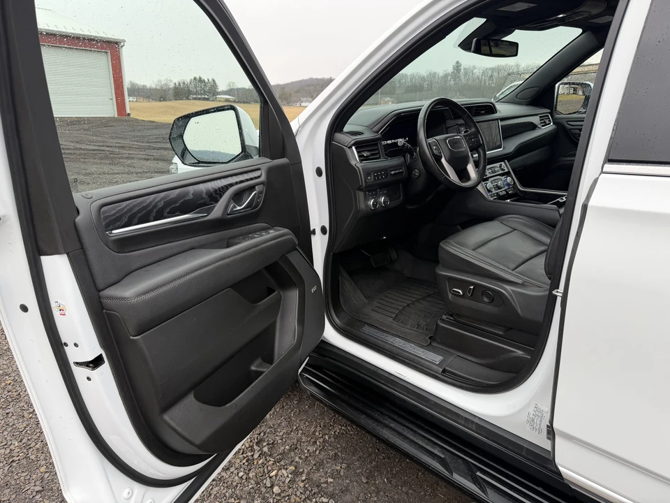 2023 GMC Yukon 5th Gen - Image 22 of 31