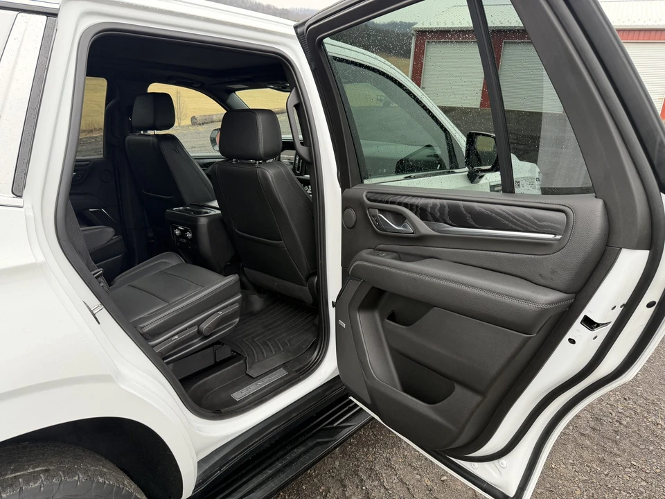 2023 GMC Yukon 5th Gen - Image 30 of 31