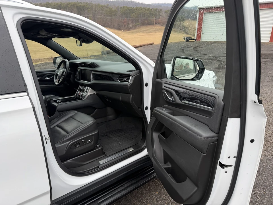 2023 GMC Yukon 5th Gen - Image 24 of 31