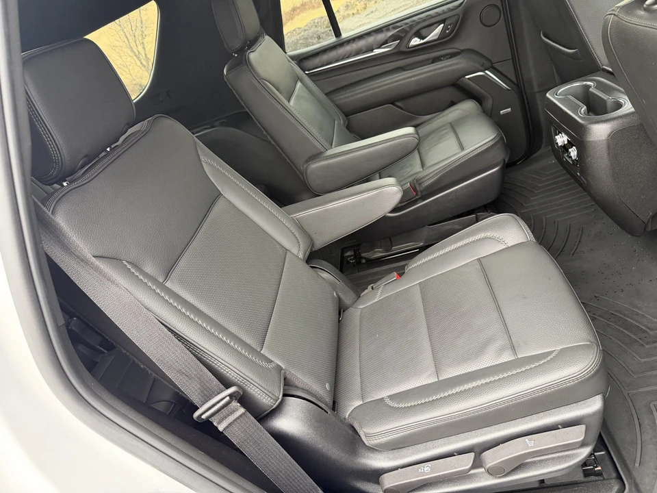2023 GMC Yukon 5th Gen - Image 29 of 31