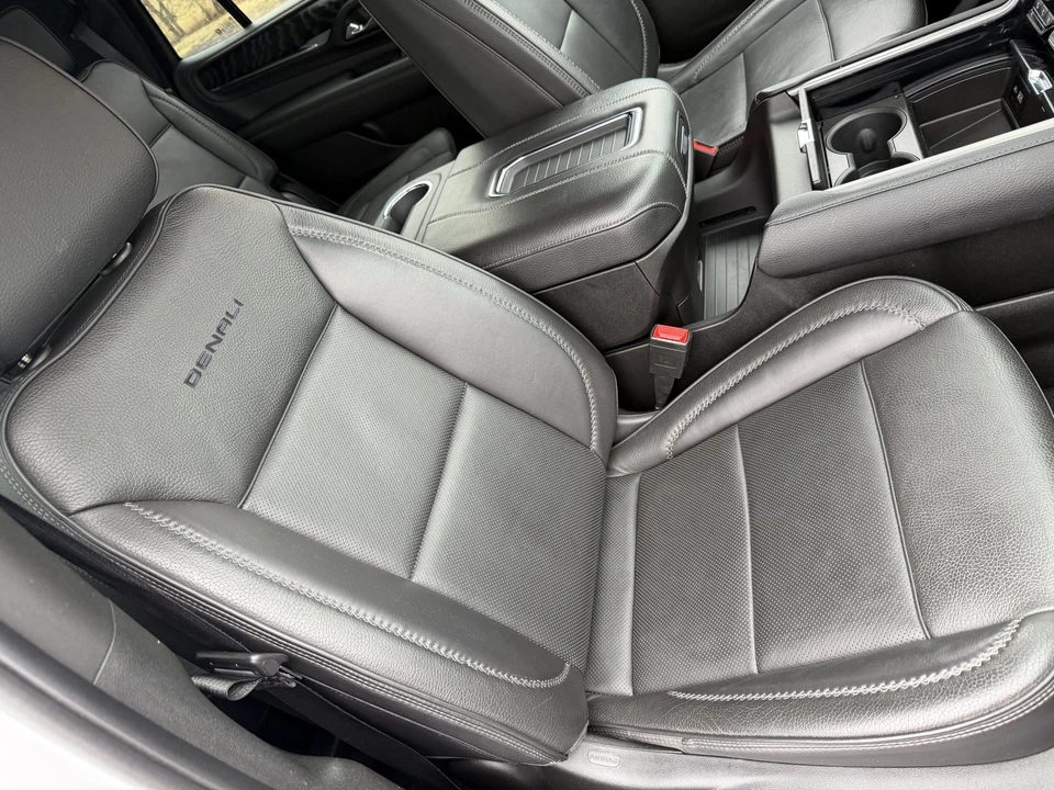 2023 GMC Yukon 5th Gen - Image 25 of 31