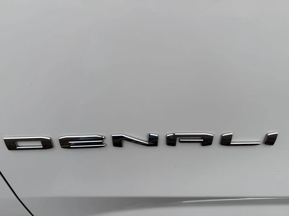 2023 GMC Yukon 5th Gen - Image 15 of 31