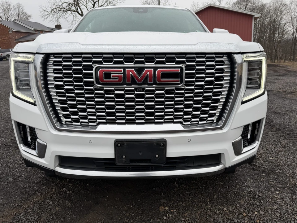 2023 GMC Yukon 5th Gen - Image 11 of 31