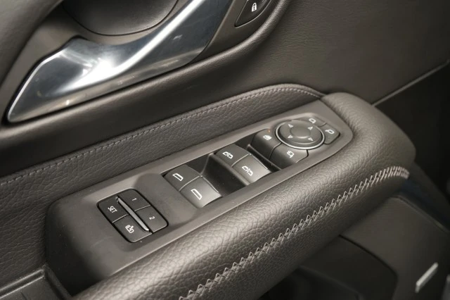 2023 GMC Yukon 5th Gen - Image 26 of 31