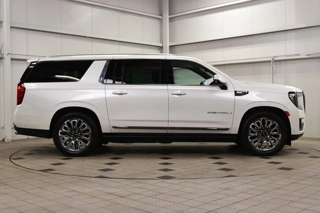 2023 GMC Yukon 5th Gen - Image 9 of 12