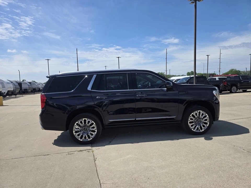 2023 GMC Yukon 5th Gen - Image 10 of 15