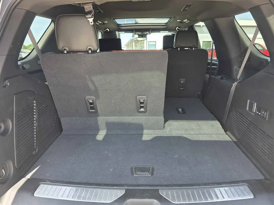 2023 GMC Yukon 5th Gen - Image 11 of 15