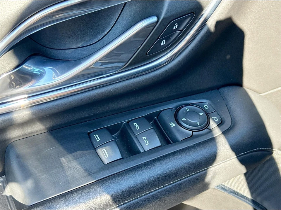 2023 GMC Yukon 5th Gen - Image 18 of 21