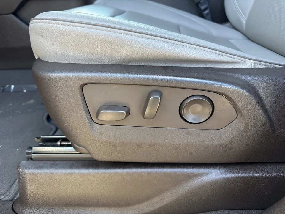 2023 GMC Yukon 5th Gen - Image 10 of 21