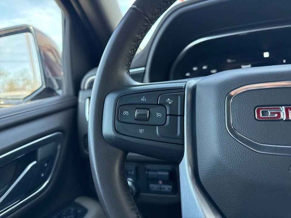 2023 GMC Yukon 5th Gen - Image 18 of 21