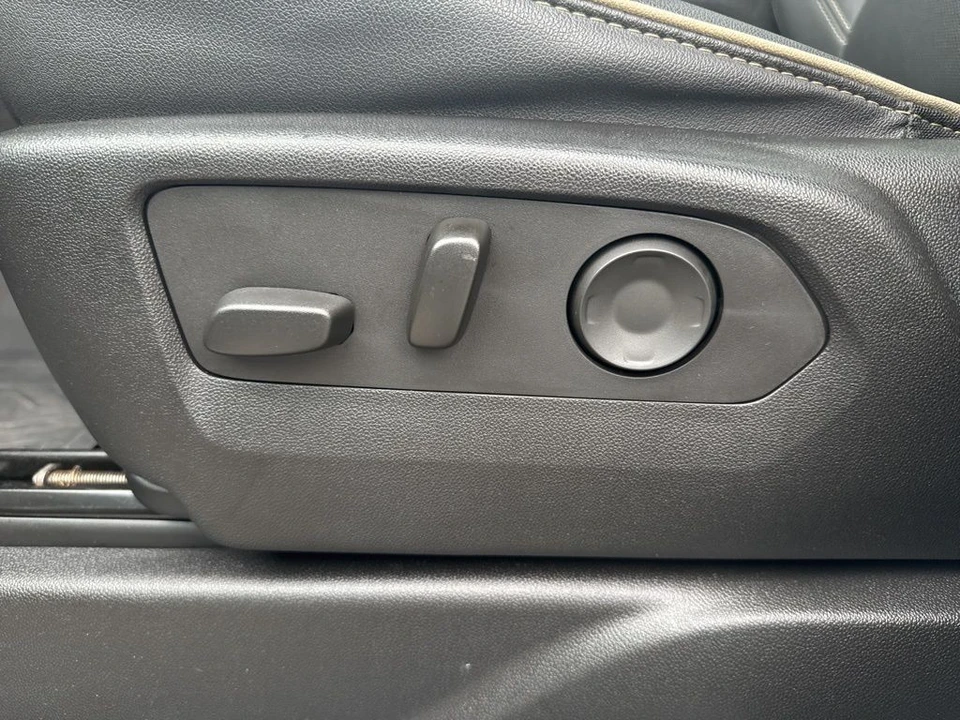 2023 GMC Yukon 5th Gen - Image 10 of 21