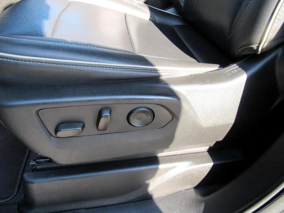 2023 GMC Yukon 5th Gen - Image 18 of 21