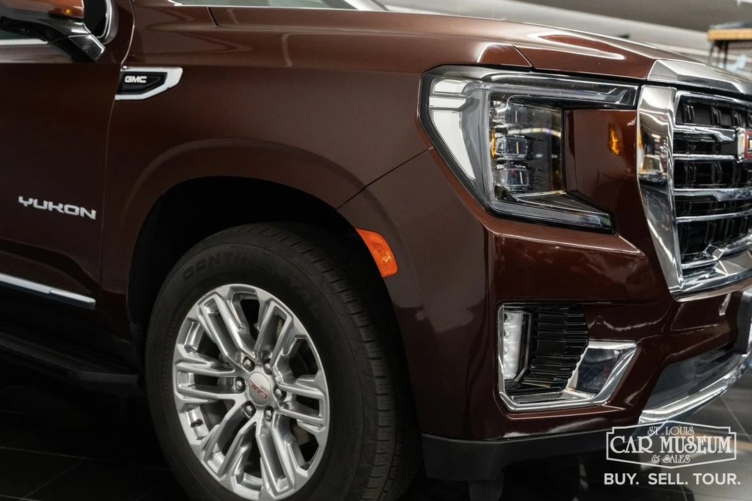 2023 GMC Yukon 5th Gen - Image 17 of 21