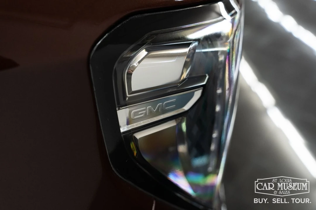 2023 GMC Yukon 5th Gen - Image 18 of 21
