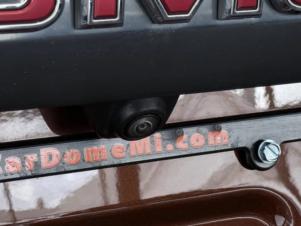 2023 GMC Yukon 5th Gen - Image 18 of 21