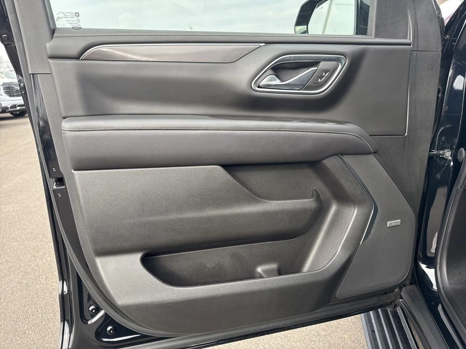 2023 GMC Yukon 5th Gen - Image 9 of 12