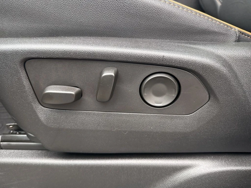 2023 GMC Yukon 5th Gen - Image 11 of 21