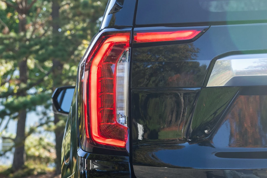 2023 GMC Yukon 5th Gen - Image 19 of 31