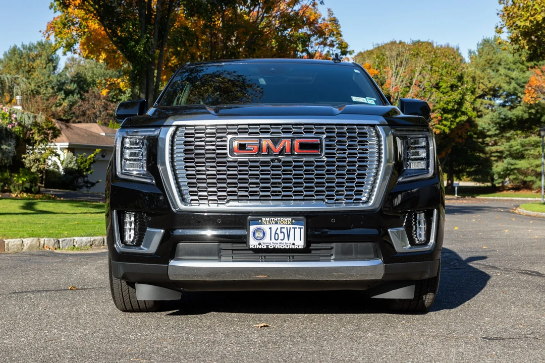 2023 GMC Yukon 5th Gen - Image 10 of 31