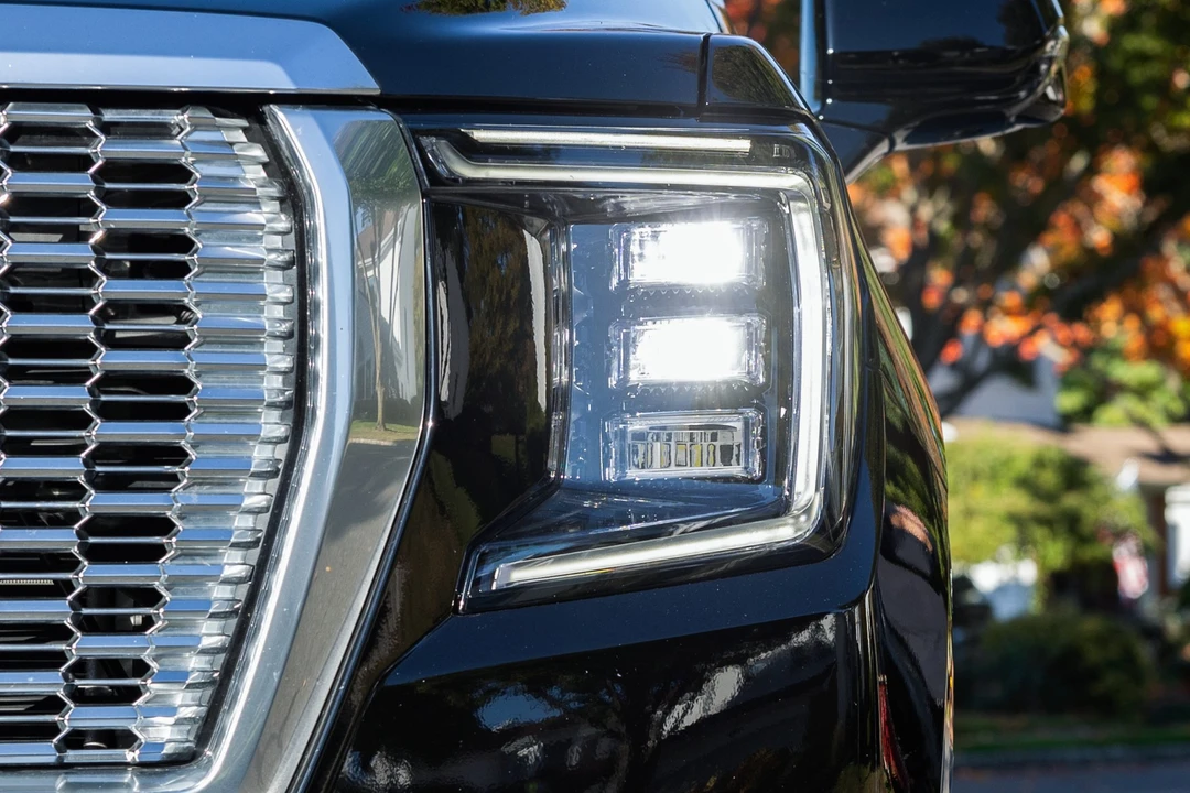 2023 GMC Yukon 5th Gen - Image 14 of 31