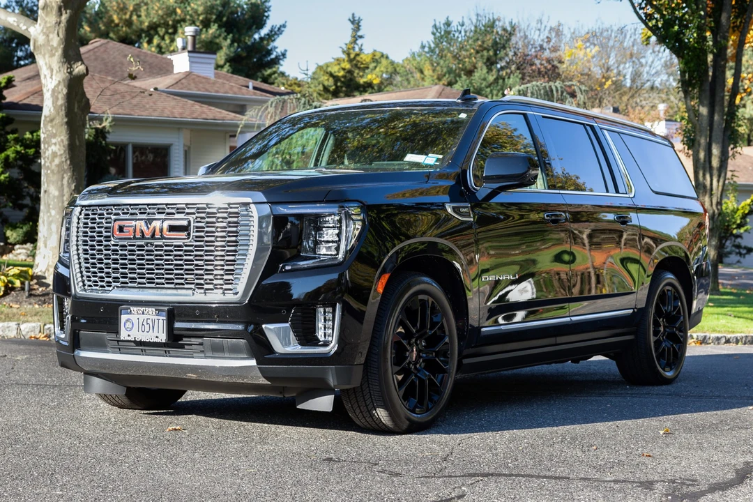 2023 GMC Yukon 5th Gen - Image 2 of 31
