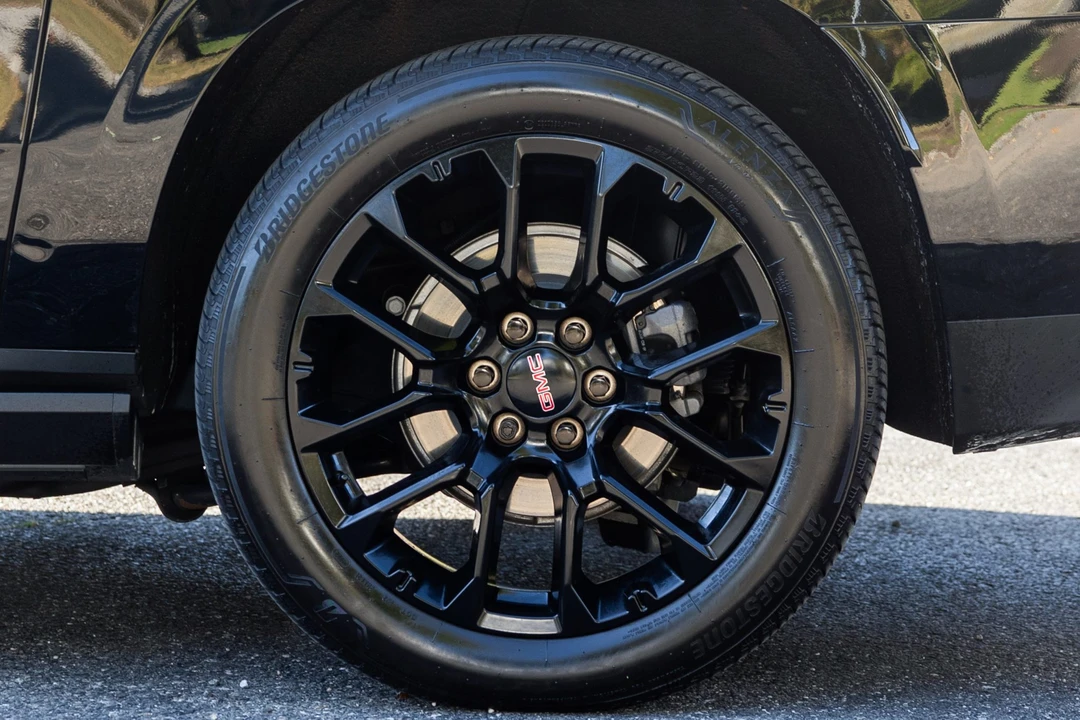 2023 GMC Yukon 5th Gen - Image 31 of 31