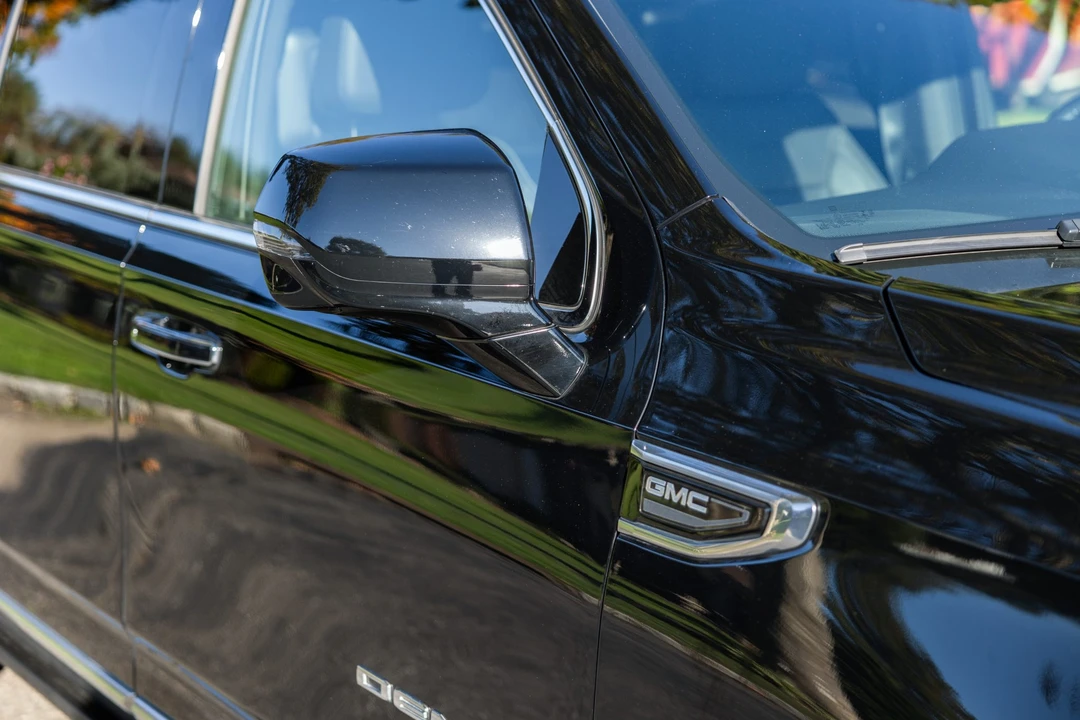 2023 GMC Yukon 5th Gen - Image 28 of 31