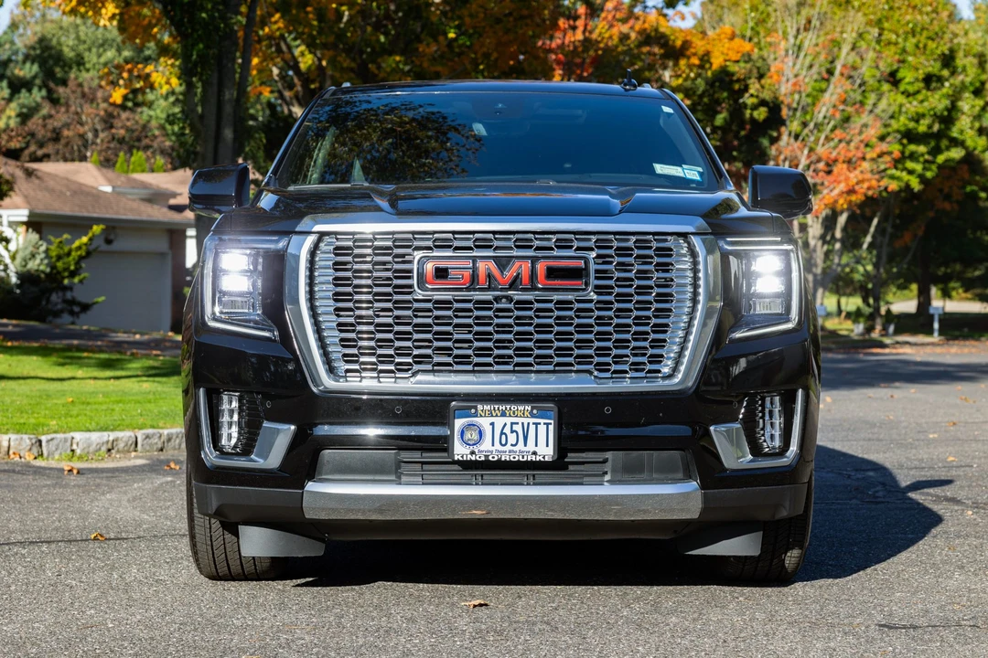 2023 GMC Yukon 5th Gen - Image 11 of 31