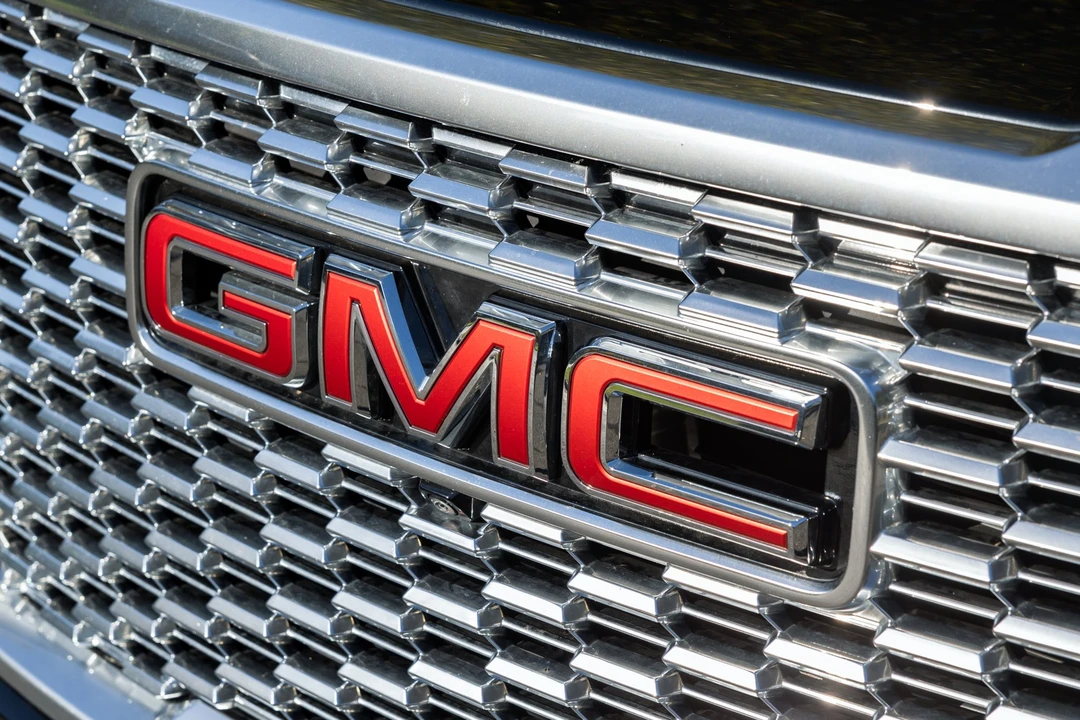 2023 GMC Yukon 5th Gen - Image 13 of 31