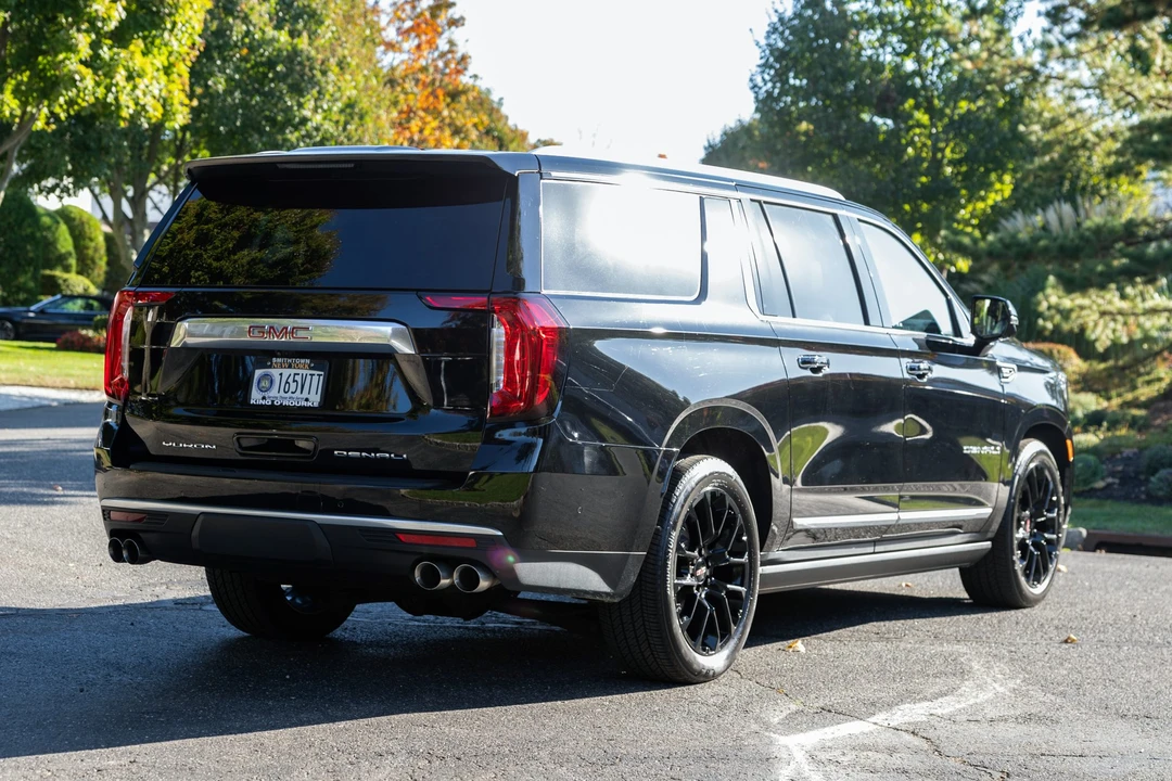 2023 GMC Yukon 5th Gen - Image 7 of 31