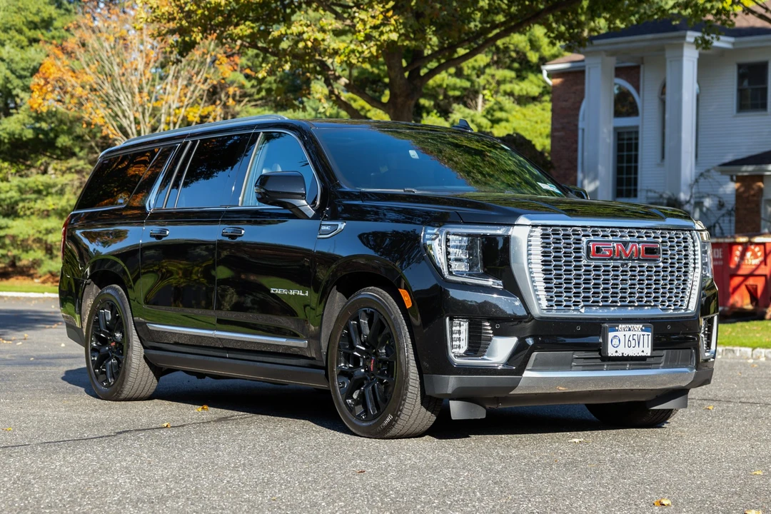 2023 GMC Yukon 5th Gen - Image 9 of 31