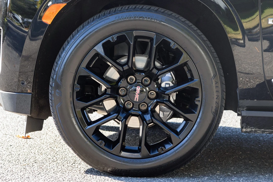2023 GMC Yukon 5th Gen - Image 30 of 31