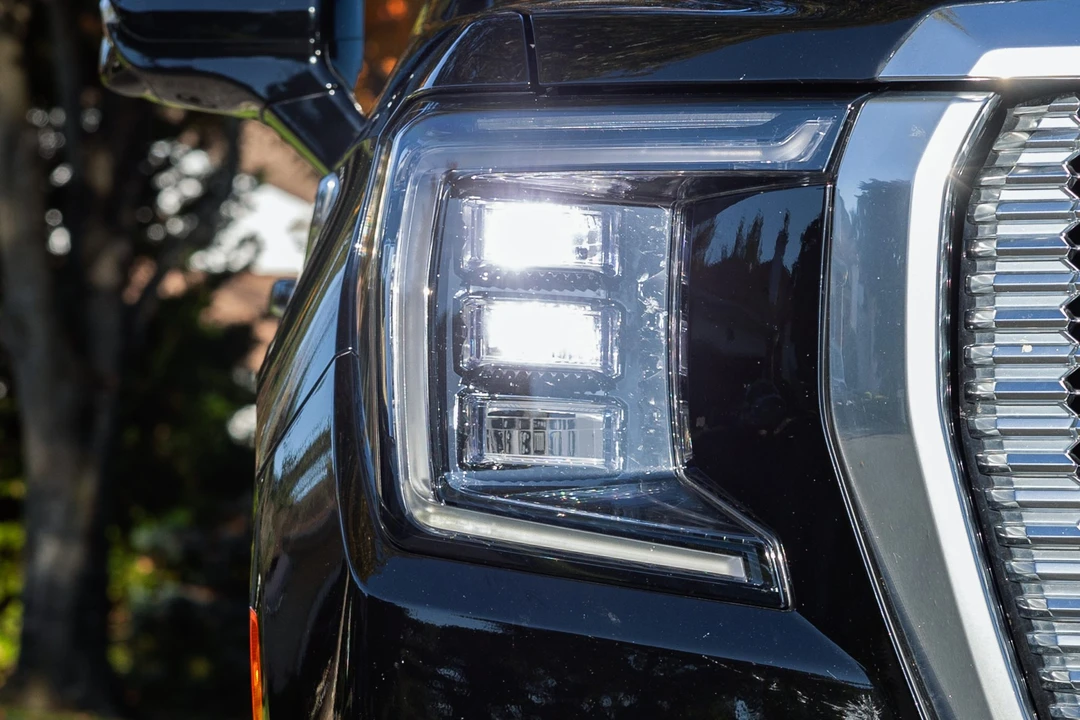 2023 GMC Yukon 5th Gen - Image 12 of 31