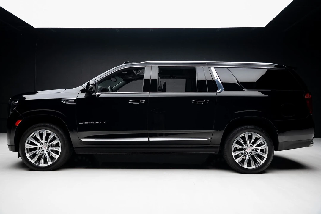 2023 GMC Yukon 5th Gen - Image 16 of 21
