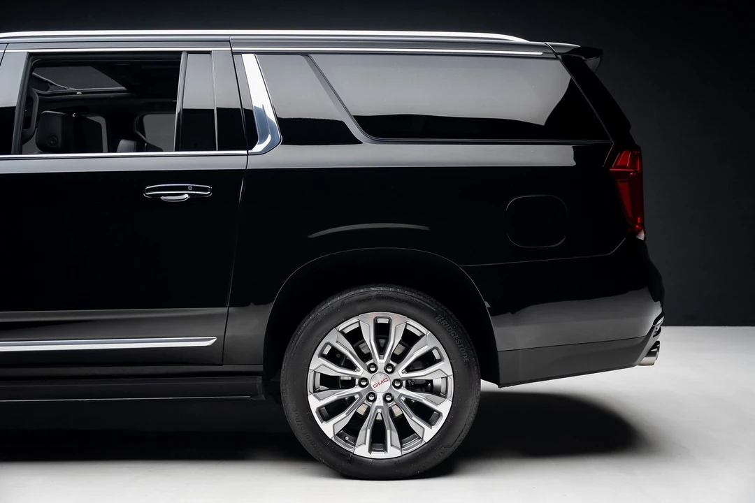 2023 GMC Yukon 5th Gen - Image 19 of 21
