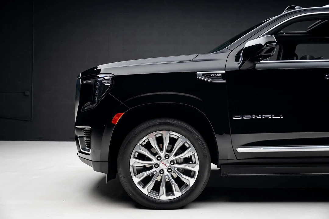 2023 GMC Yukon 5th Gen - Image 17 of 21